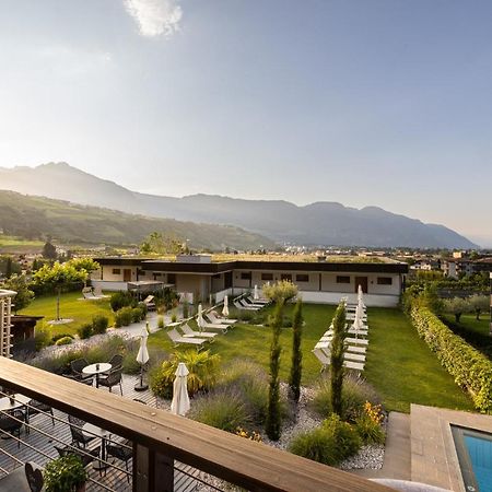 Hotel Der Heinrichshof Lagundo Bagian luar foto